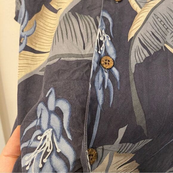 Tommy Bahama vintage 100% Silk navy blue Hawaiian Tropical button up Shirt -L - Picture 8 of 9